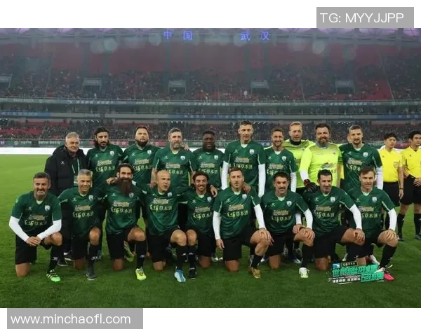 足球巨星齐聚浙江 展现球场风采助力足球发展 足球巨星齐聚浙江 展现球场风采助力足球发展