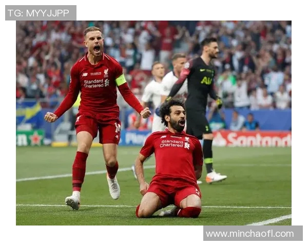 球星在足球场上玩转停球技巧 展现惊人控球艺术与比赛智慧